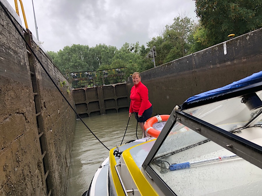 Leichter Regen in der Schleuse